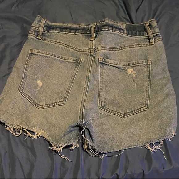 90’s High Rise Shorts - Picture 2 of 3